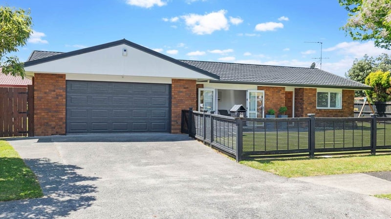 24 Ross Martin Court, Conifer Grove, Takanini - Carousel 1