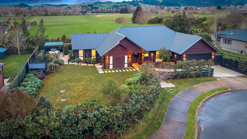 16 Benjamin Place, Papakura - Carousel 1