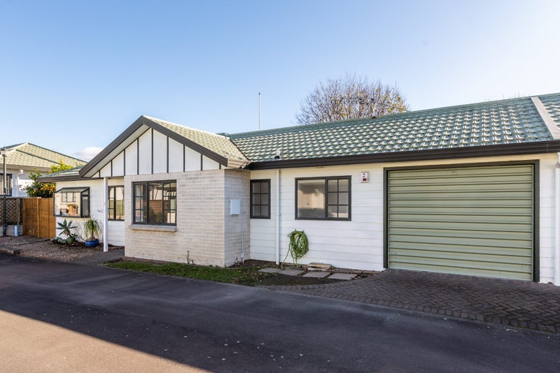 2/2A Spriggs Crescent, Greenmeadows, Napier - Carousel 1