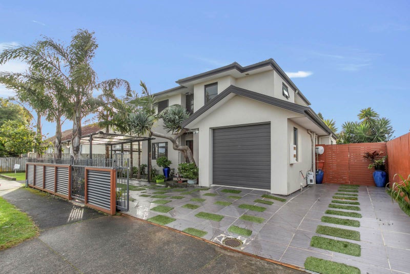 2B Princes Avenue, Mount Roskill, Auckland - Carousel 1