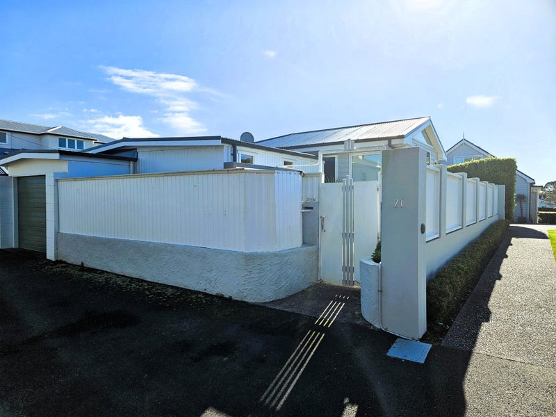 21A Burgess Road, Devonport, Auckland - Carousel 1