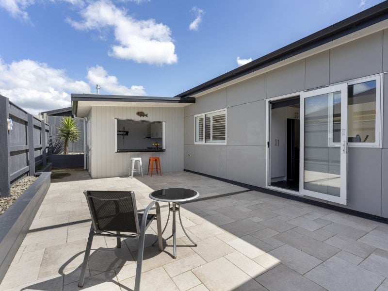 5 Butler Place, Fitzherbert, Palmerston North - Carousel 2