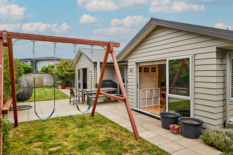 12 Peel Lane, Aotea, Porirua - Carousel 1