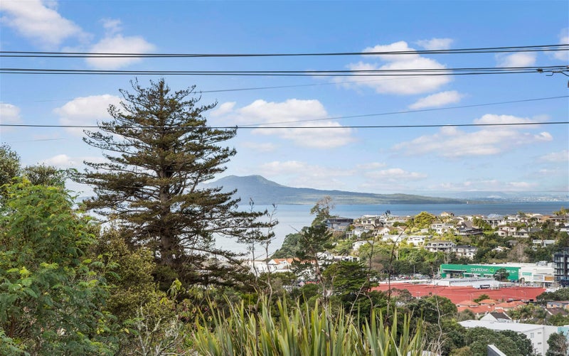 1/76 Woodlands Crescent, Browns Bay, Auckland - Carousel 2