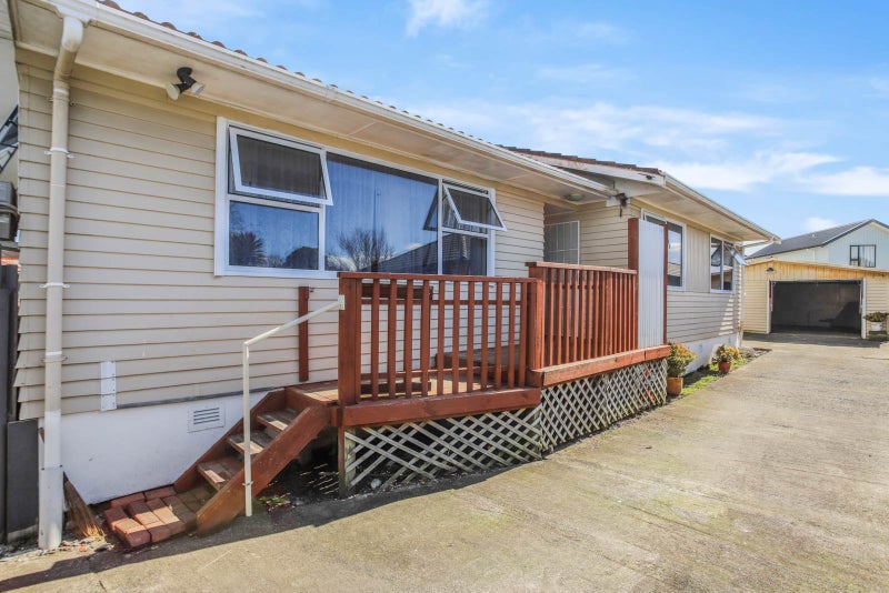 8 Tiari Place, Mangere East, Auckland - Carousel 2