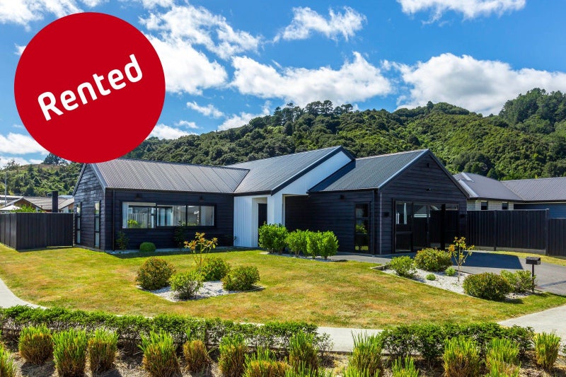 20 Salisbury Crescent, Wallaceville, Upper Hutt - Carousel 1