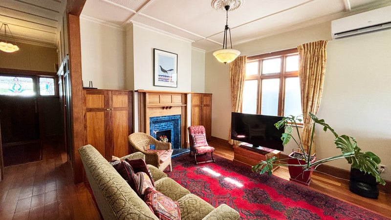 13 Queen Street, Mount Victoria, Wellington - Carousel 2