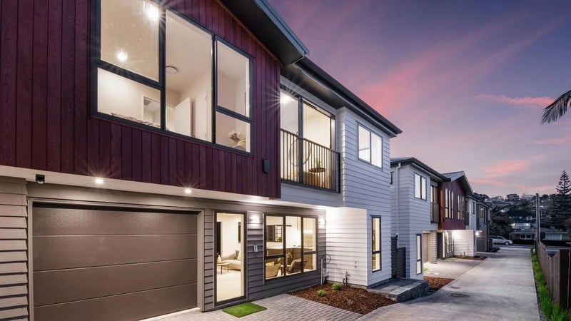 3/114 Saddleback Rise, Murrays Bay, Auckland - Carousel 1