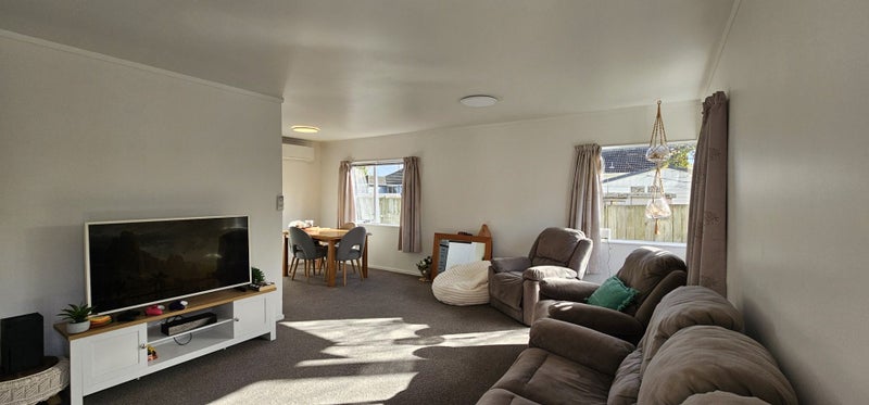 2/289 Naenae Road, Naenae, Lower Hutt - Carousel 1