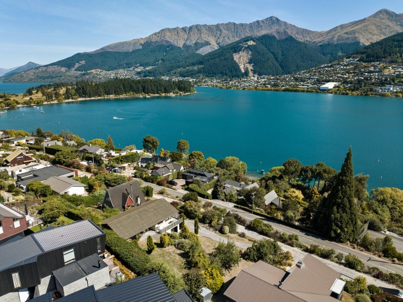 582 Peninsula Road, Kelvin Heights, Queenstown - Carousel 2