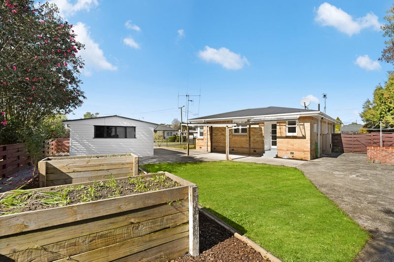 1 Keitha Place, Glenview, Hamilton - Carousel 16