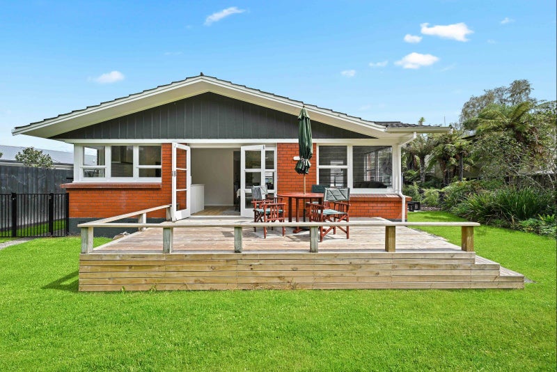 34 Tudor Crescent, Chedworth, Hamilton - Carousel 1