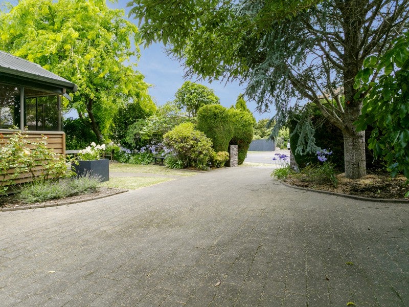 11 Arrowsmith Avenue, Waipahihi, Taupo - Carousel 23