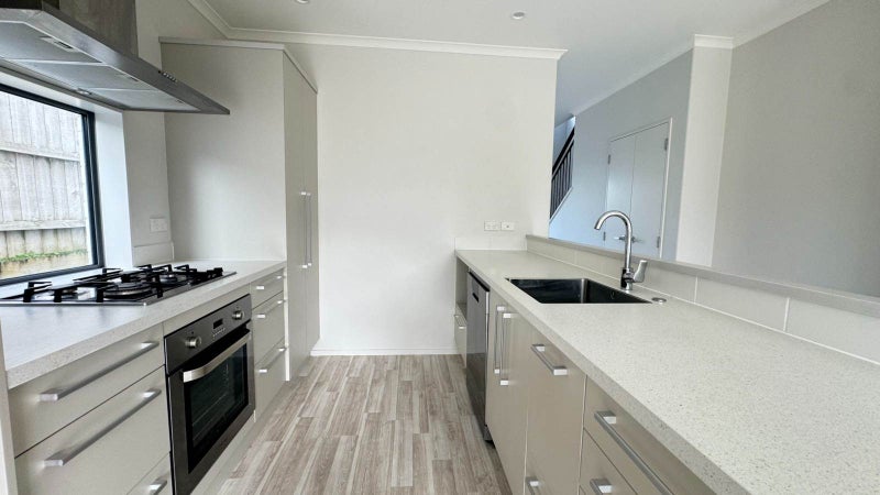 78 Matairangi Avenue, Totara Heights, Auckland - Carousel 2