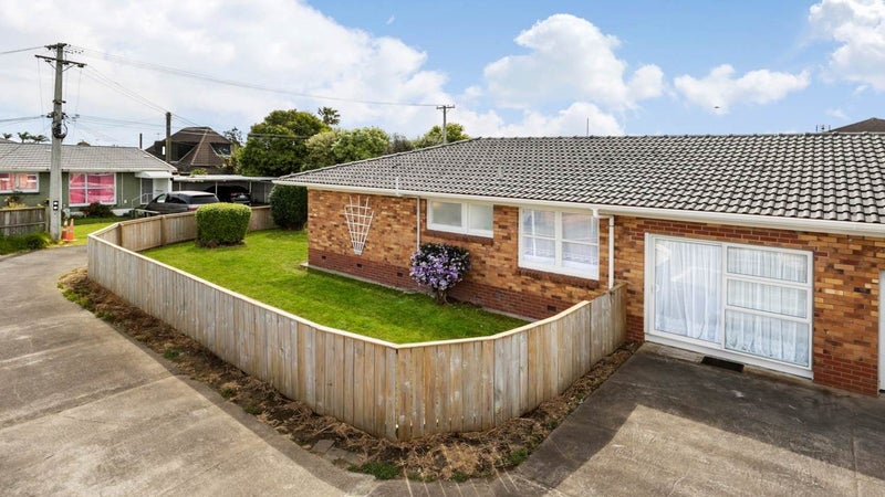1/37A Hoteo Avenue, Papatoetoe, Manukau - Carousel 1