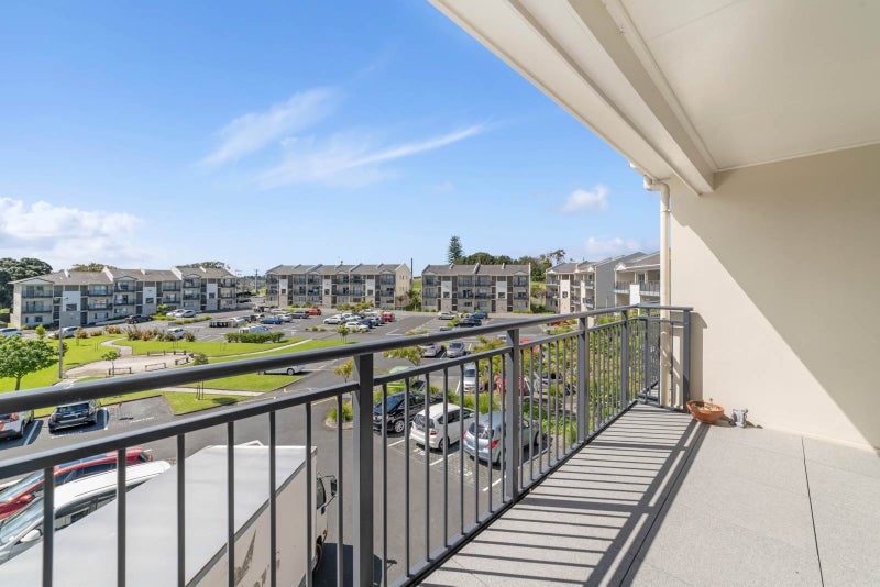 12E/71 Spencer Road, Oteha, Auckland - Carousel 1
