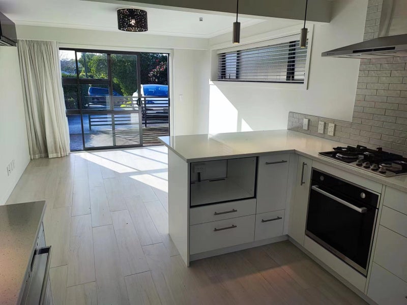 12 Meadowvale Avenue, Forrest Hill, Auckland - Carousel 1