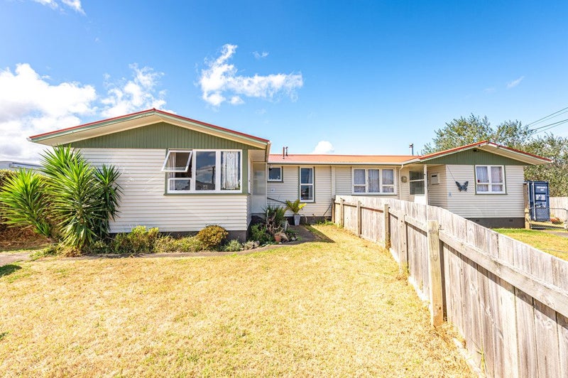 5 Armstrong Place, Gonville, Whanganui - Carousel 1