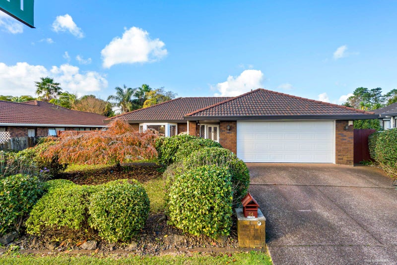 54 Bob Charles Drive, Golflands, Auckland - Carousel 1
