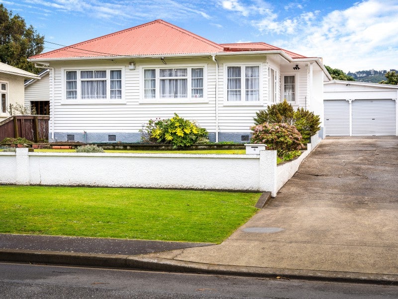 4 Charleston Avenue, Boulcott, Lower Hutt - Carousel 1