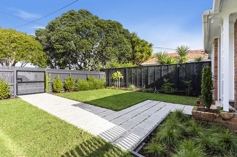 14 Seacombe Road, Point Chevalier, Auckland - Carousel 2