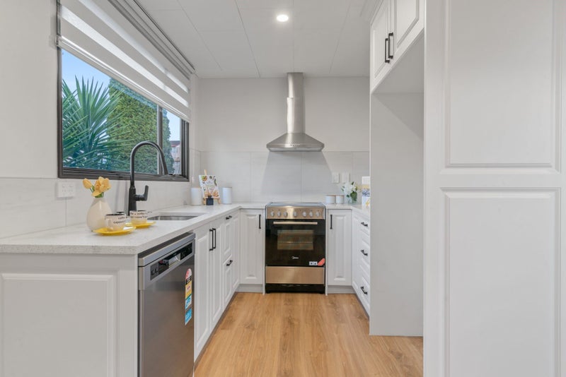 1/9 Kimdale Place, Totara Heights, Auckland - Carousel 1