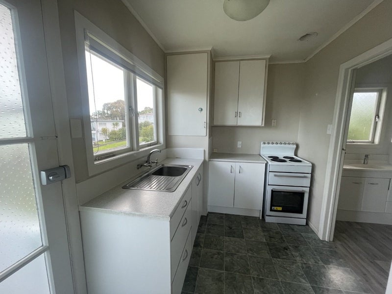 3/12 Strong Street, St Johns, Auckland - Carousel 8