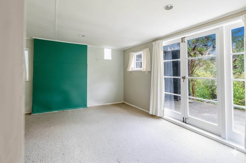 15 Fairmount Road, Titirangi, Auckland - Carousel 11