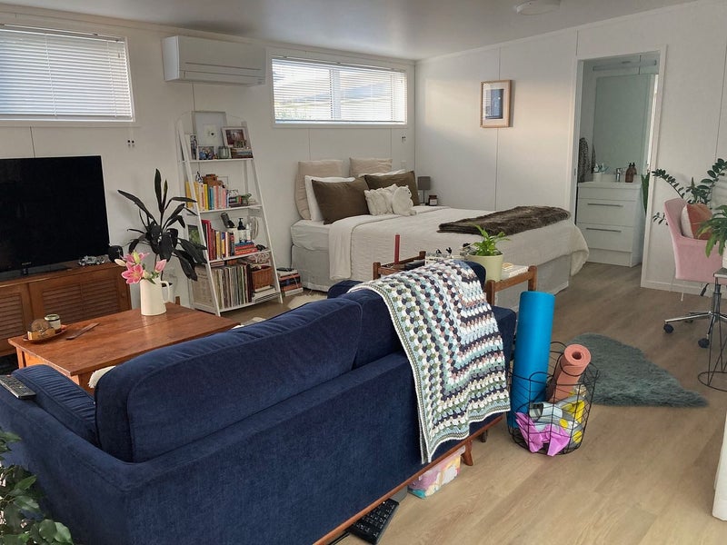 50 Dignan Street, Point Chevalier, Auckland - Carousel 2