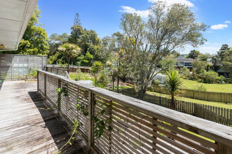 109 Cliff View Drive, Green Bay, Auckland - Carousel 2
