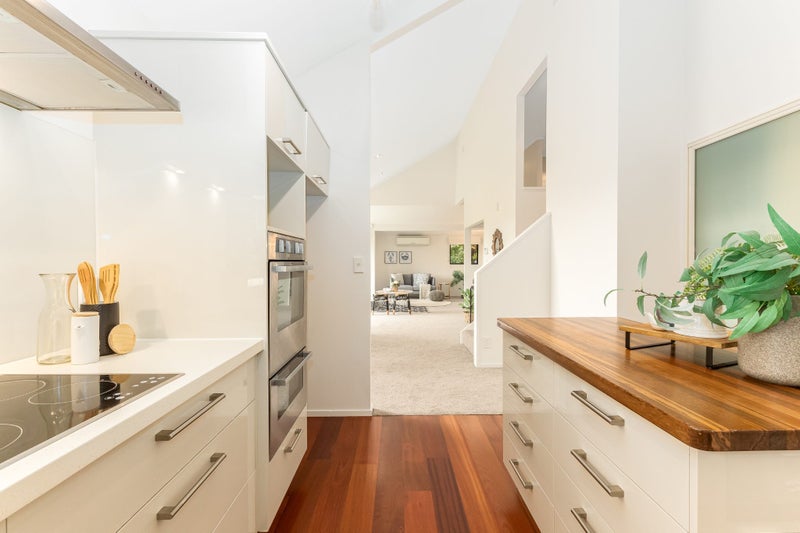 5 Furneaux Grove, Whitby, Porirua - Carousel 1