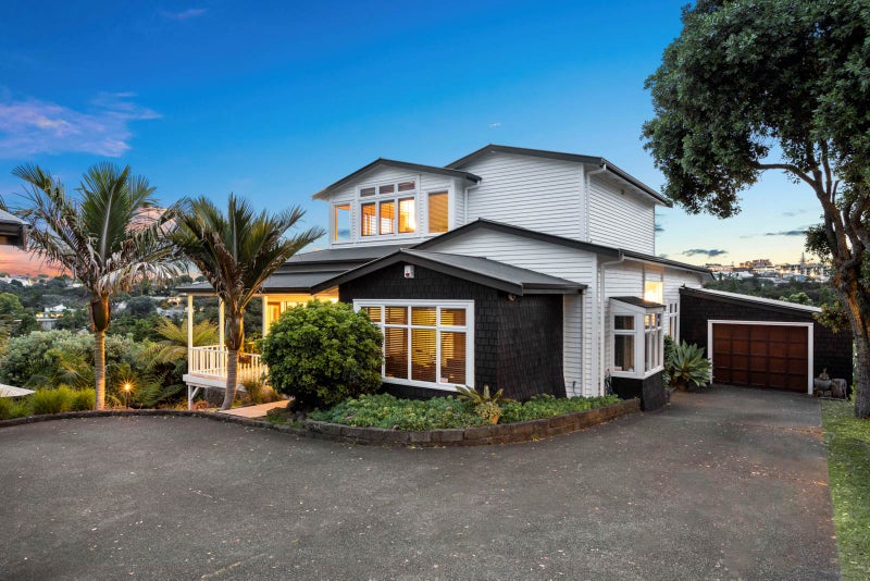 37 Fairfax Avenue, Northcote, Auckland - Carousel 1