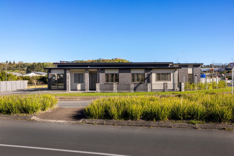 200 Lakes Boulevard, Pyes Pa, Tauranga - Carousel 1