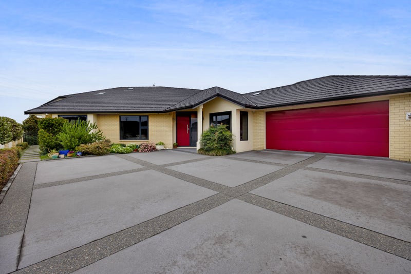 4 Honeyfield Drive, Whalers Gate, New Plymouth - Carousel 1