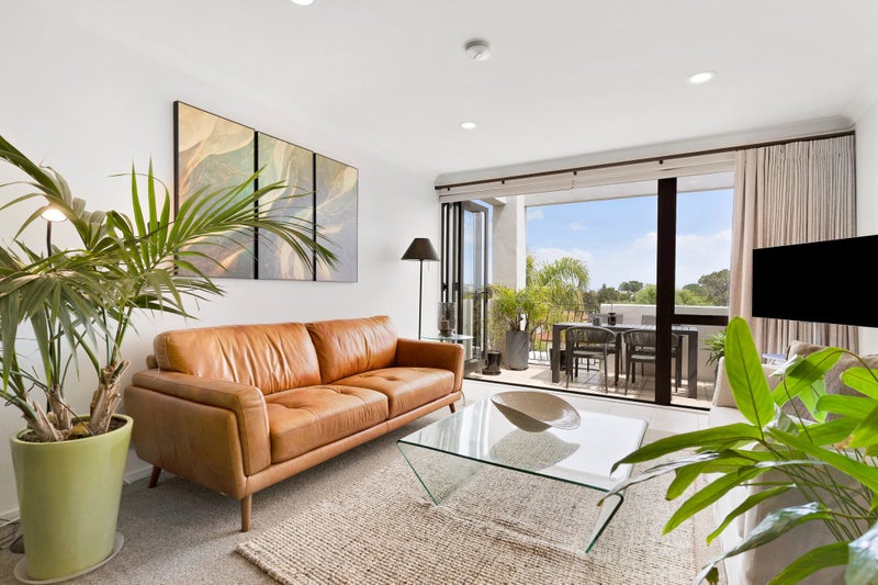 11/5 Monte Cassino Place, Birkdale, Auckland - Carousel 1