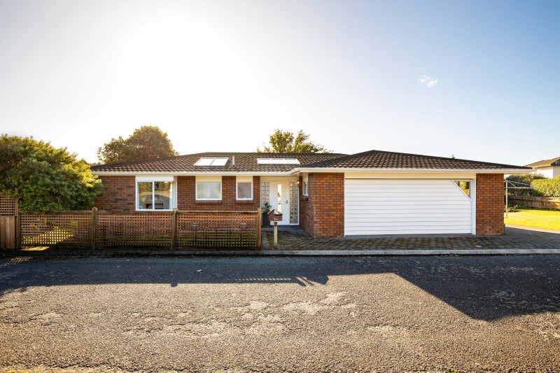 3A Kinross Drive, Merrilands, New Plymouth - Carousel 1