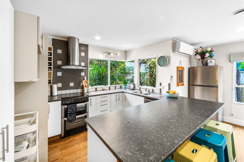 18 Palmgreen Court, Stanmore Bay, Whangaparaoa - Carousel 2