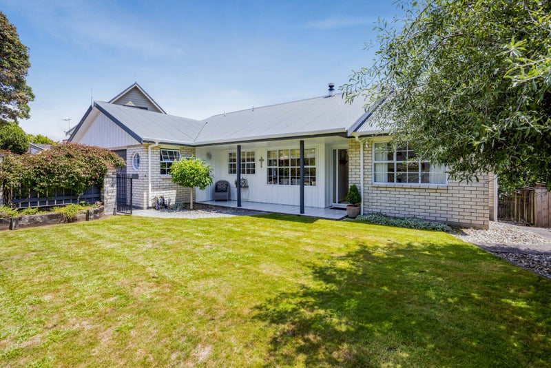 11 Elder Grove, Whalers Gate, New Plymouth - Carousel 1