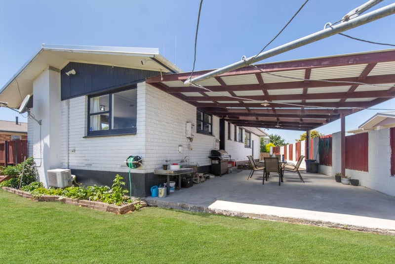 8 Margaret Place, Deanwell, Hamilton - Carousel 2