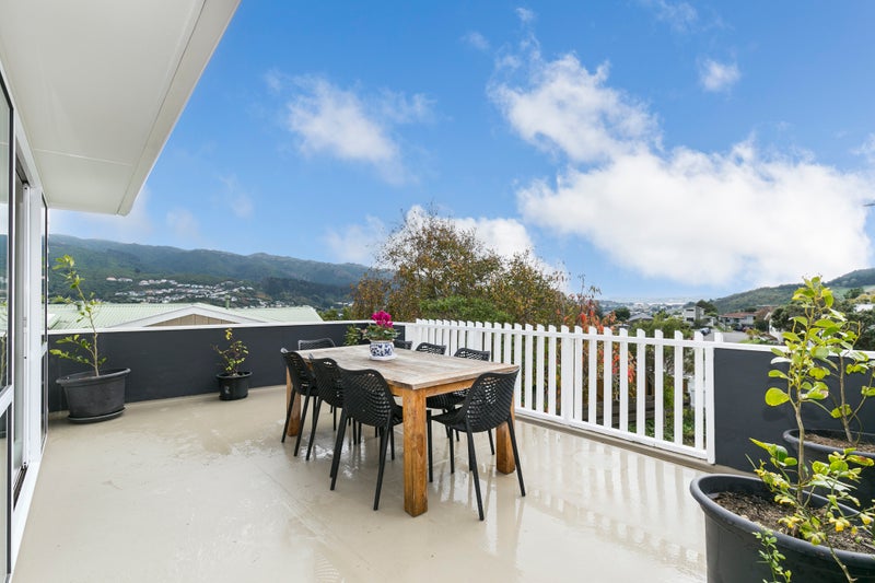 17 Spicer Place, Tawa, Wellington - Carousel 2