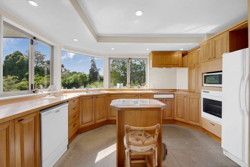 47 Charles Dickens Drive, Mellons Bay, Auckland - Carousel 2