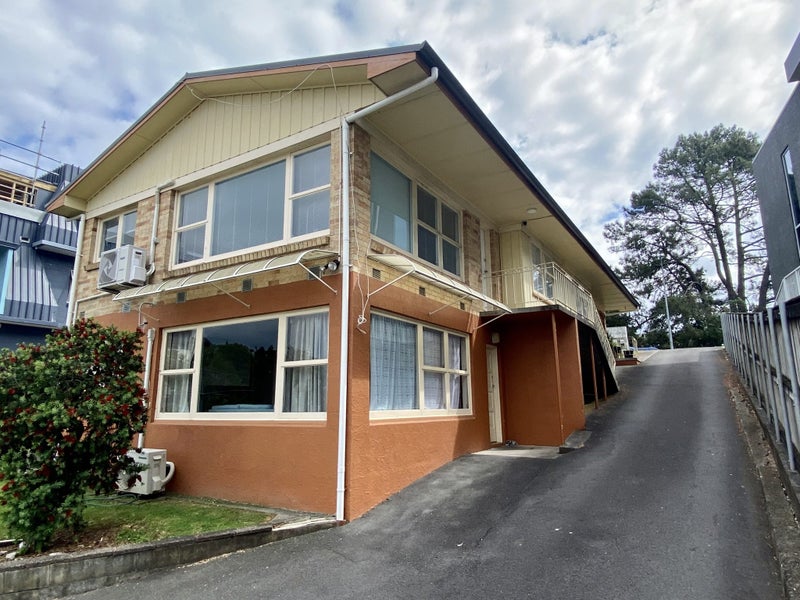 2/1 Ruakiwi Road, Hamilton Lake, Hamilton - Carousel 1