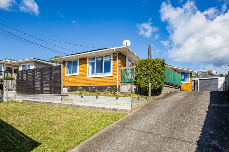 43 Mark Avenue, Paparangi, Wellington - Carousel 1