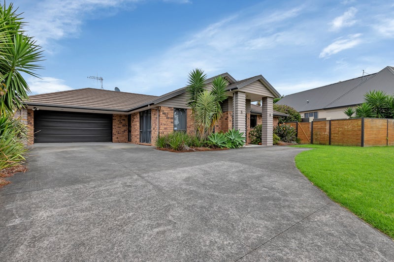 18 Conifer Grove, Kamo, Whangarei - Carousel 1