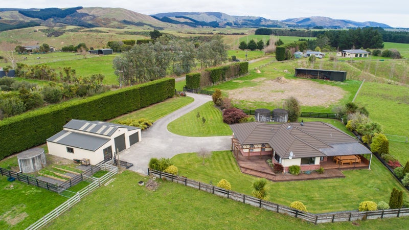 32 Stoneleigh Lane, Palmerston North - Carousel 1