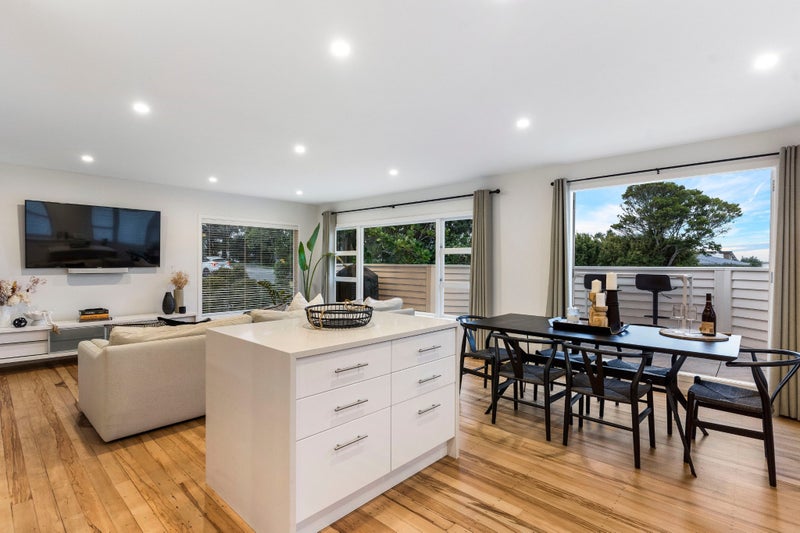 1/556 East Coast Road, Windsor Park, Auckland - Carousel 2