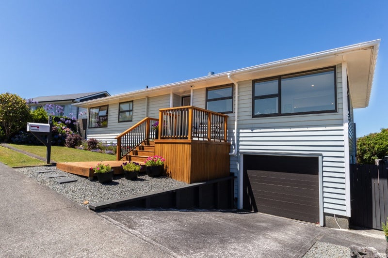 24 Taieri Crescent, Kelson, Lower Hutt - Carousel 1