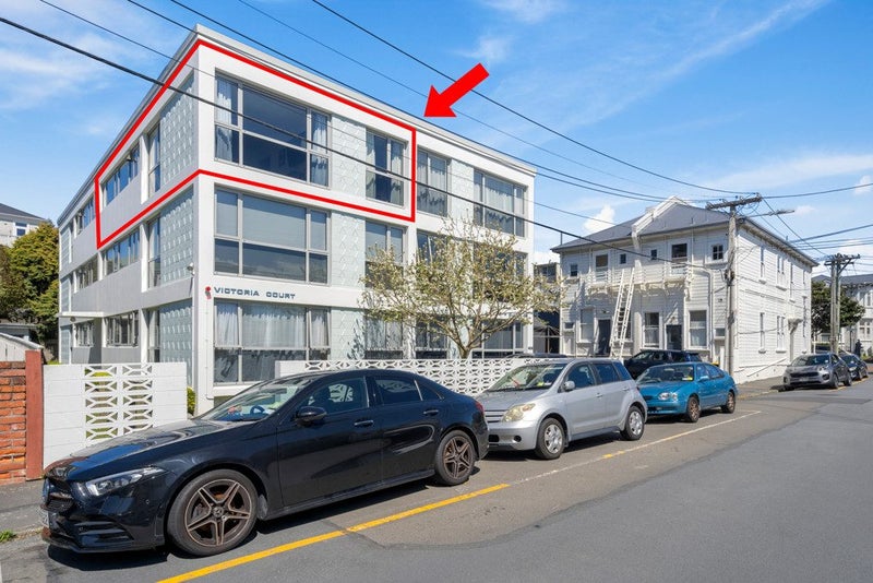 10/4 Queen Street, Mount Victoria, Wellington - Carousel 1