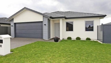 12 McKay Close, Frimley, Hastings - Carousel 1