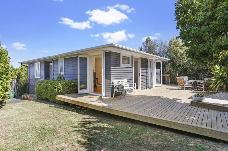 4 Kapuka Road, Mangere Bridge, Auckland - Carousel 1